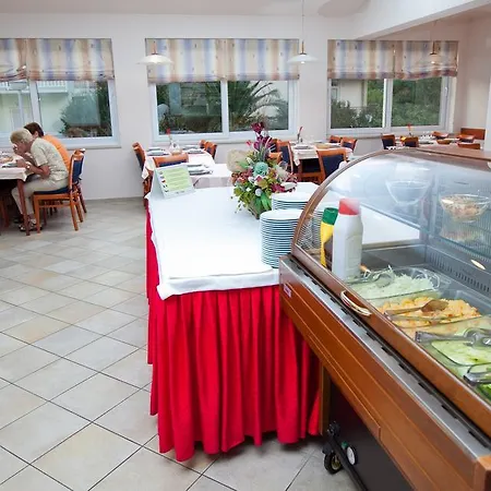 ゲストハウス Vinka 3*