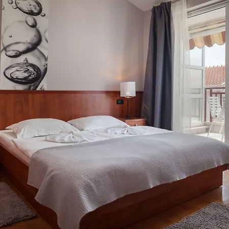 ゲストハウス Vinka 3*