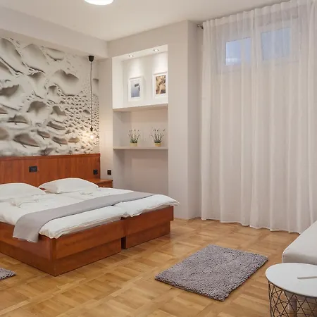 ゲストハウス Vinka 3*